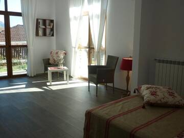 Фото номера Vintage Floral Suite Дома для отпуска Boomerang Guest House г. Априлци 6